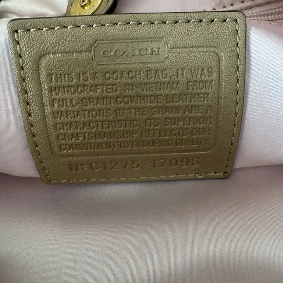 Coach Tan and Cream Shoulder
Bag with Slouchy Design -EUC - Picture 8 of 10